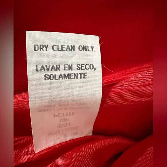 VINTAGE Savannah Red, 100% Pure Wool Blazer, Gold 
Button Closure Size 10P - Picture 8 of 14